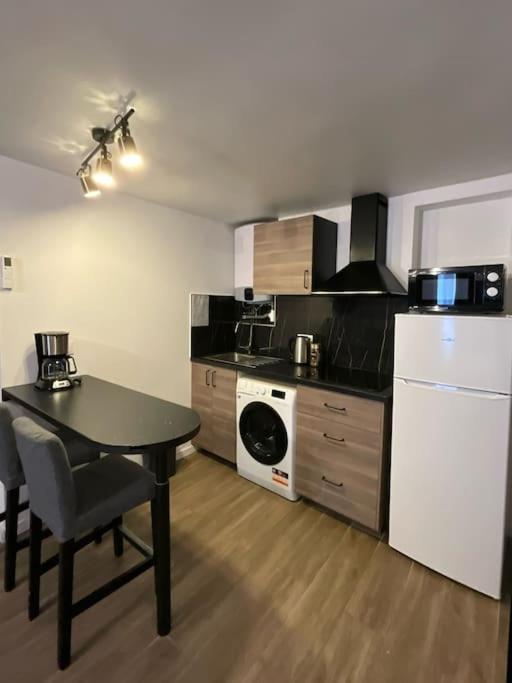 Ks Paris Studio Appart Near Station Gare Du Nord And Gare De L Est Екстериор снимка
